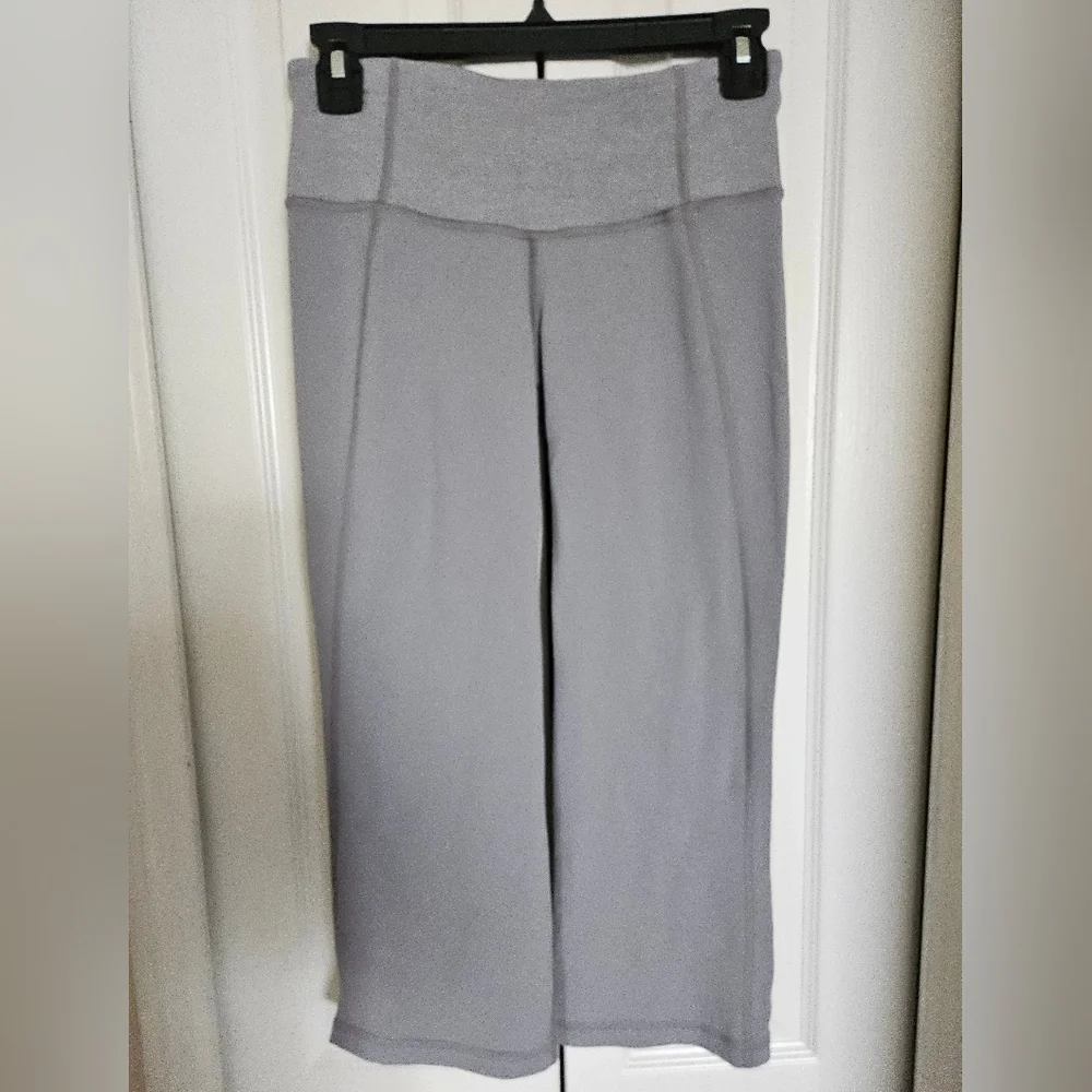 Lululemon athletica Gray Activewear Womens Crooped Yoga Workout Pant Size 4.